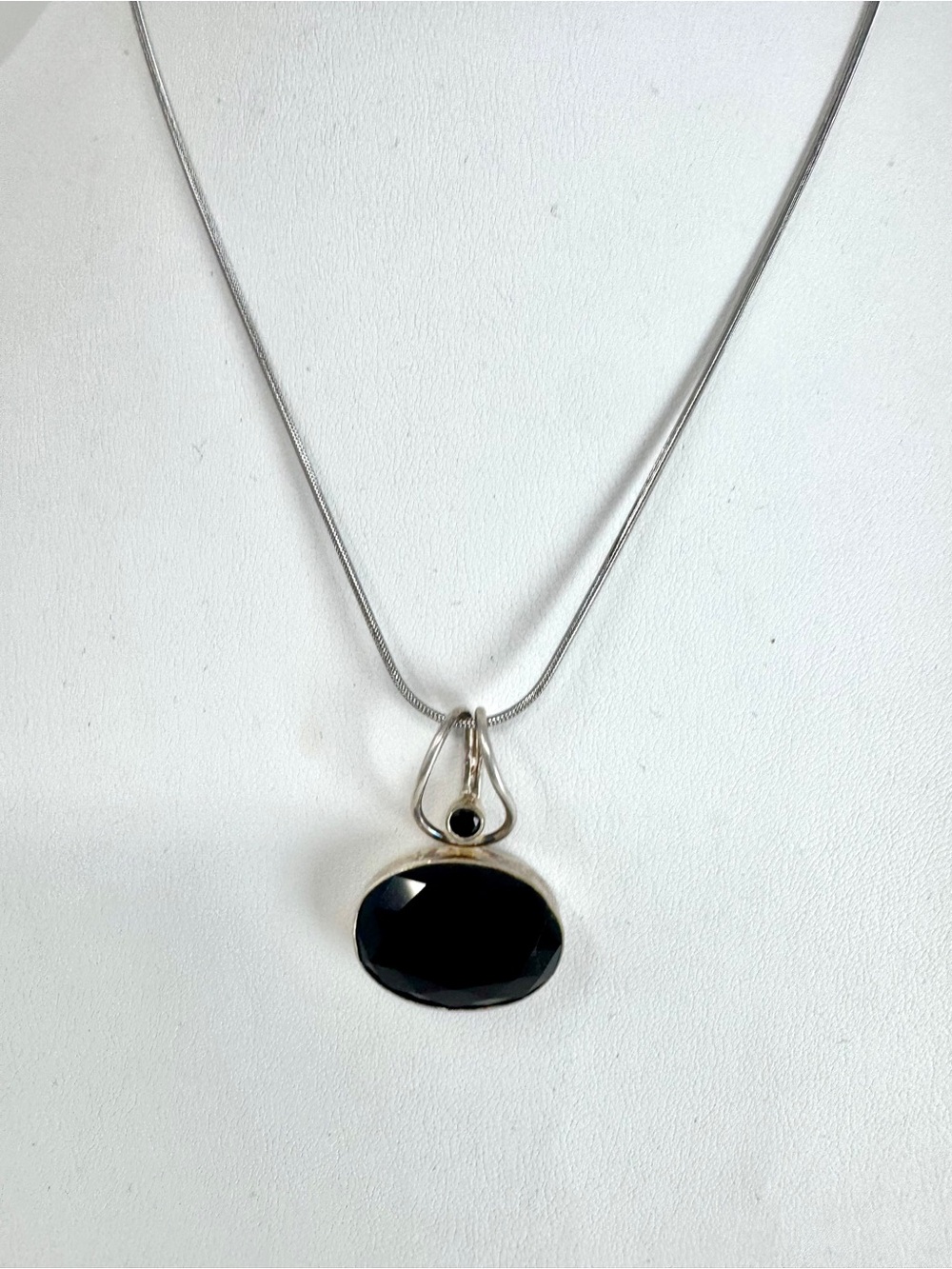 Artisan Unmarked Silver Black Onyx Pendant Necklace Faceted Gem Boho Snake Chain